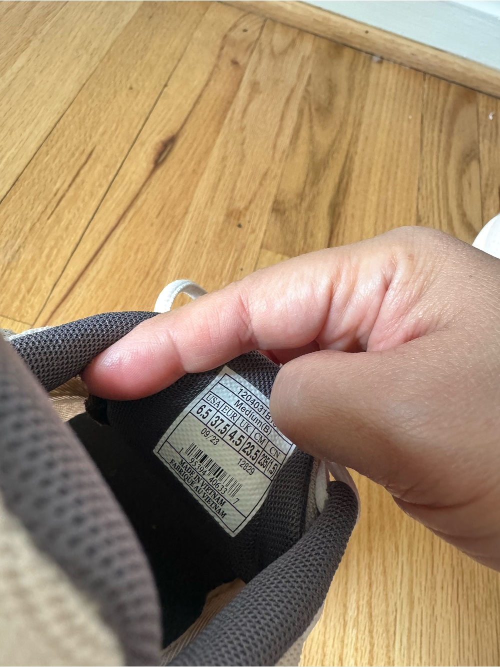 Brooks Women's Anthem 6 Athletic Running Shoes - Picture 7 of 7